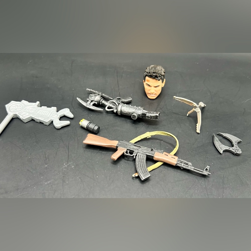 Marvel Action Figure Gear Set with
loose head
